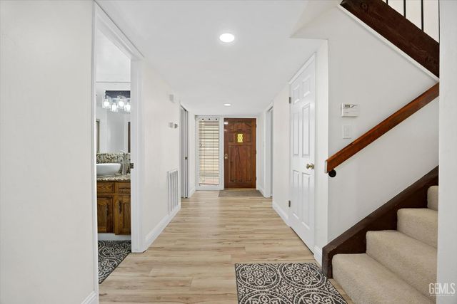 2600 Barrington Street 16, Bakersfield, CA 93309