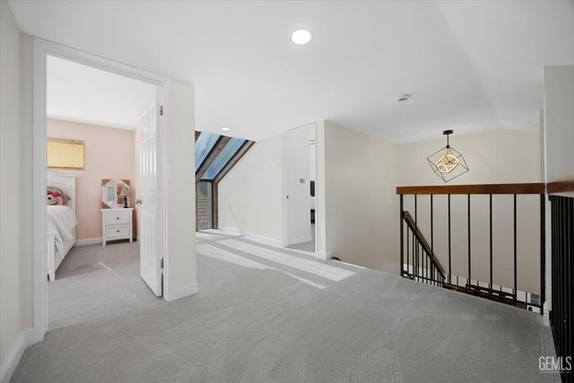 2600 Barrington Street 16, Bakersfield, CA 93309