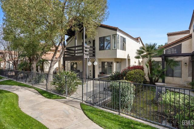 2600 Barrington Street 16, Bakersfield, CA 93309