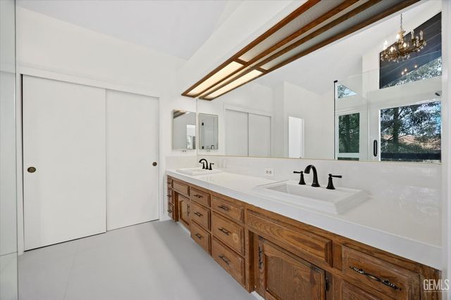 2600 Barrington Street 16, Bakersfield, CA 93309