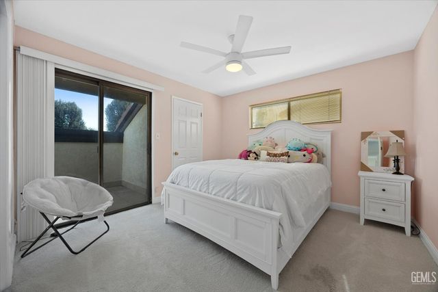 2600 Barrington Street 16, Bakersfield, CA 93309