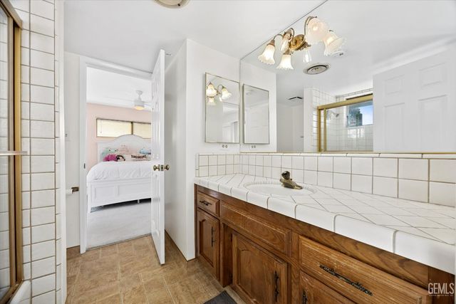 2600 Barrington Street 16, Bakersfield, CA 93309