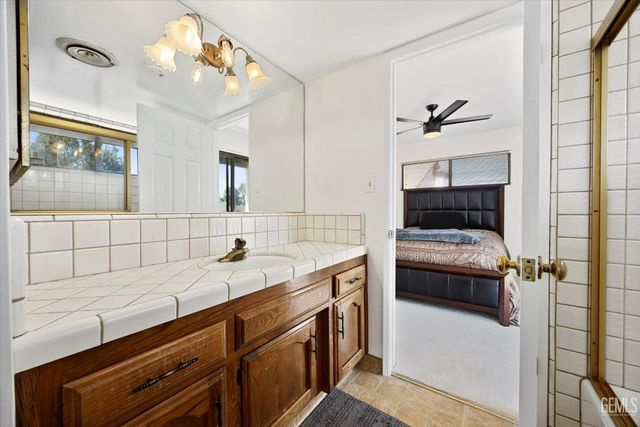 2600 Barrington Street 16, Bakersfield, CA 93309