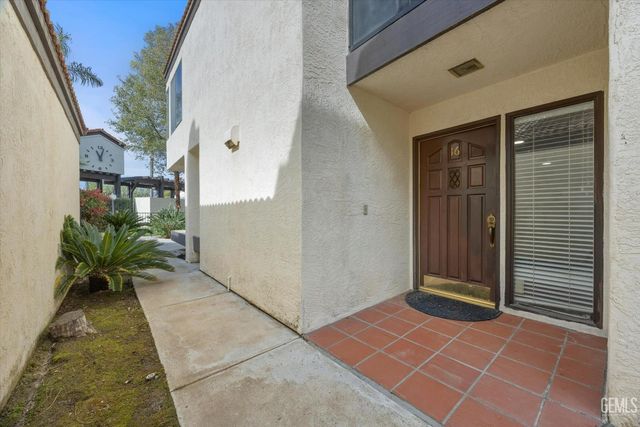 2600 Barrington Street 16, Bakersfield, CA 93309