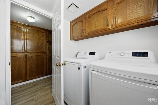 2600 Barrington Street 16, Bakersfield, CA 93309