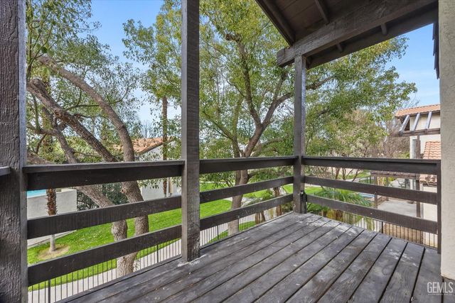 2600 Barrington Street 16, Bakersfield, CA 93309