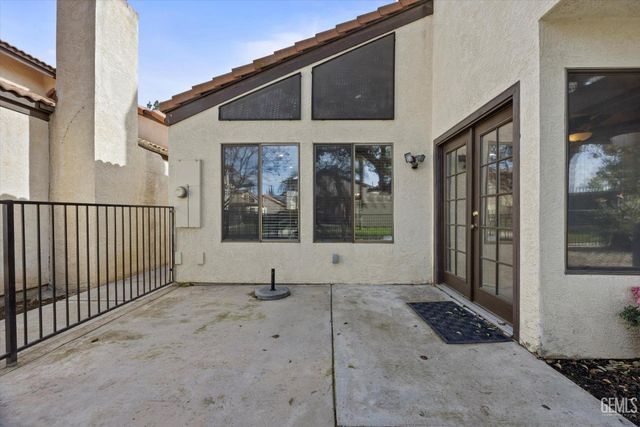 2600 Barrington Street 16, Bakersfield, CA 93309