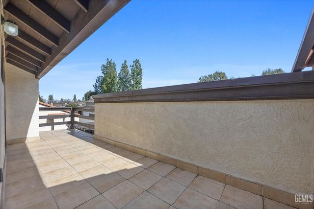 2600 Barrington Street 16, Bakersfield, CA 93309