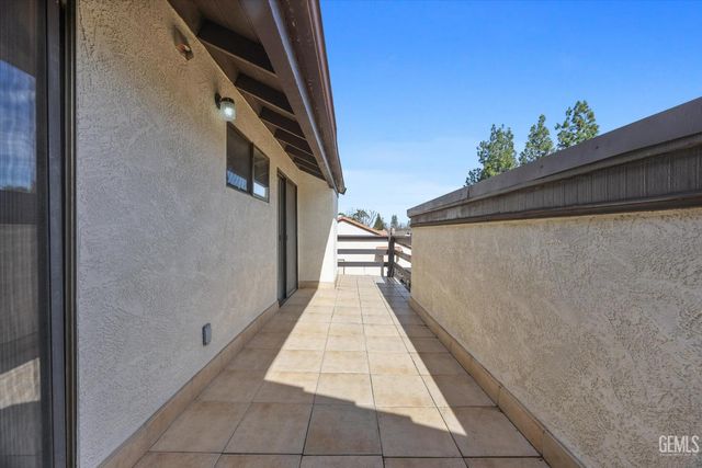 2600 Barrington Street 16, Bakersfield, CA 93309