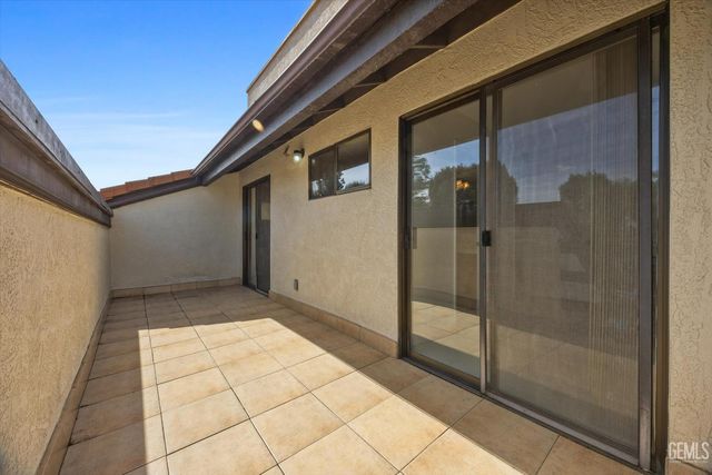 2600 Barrington Street 16, Bakersfield, CA 93309