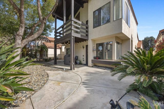 2600 Barrington Street 16, Bakersfield, CA 93309