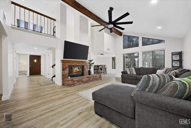 2600 Barrington Street 16, Bakersfield, CA 93309