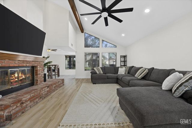 2600 Barrington Street 16, Bakersfield, CA 93309