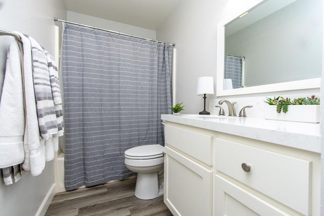 2249 Camborne Dr, Modesto, CA 95356