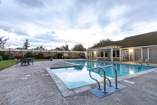 2249 Camborne Dr, Modesto, CA 95356