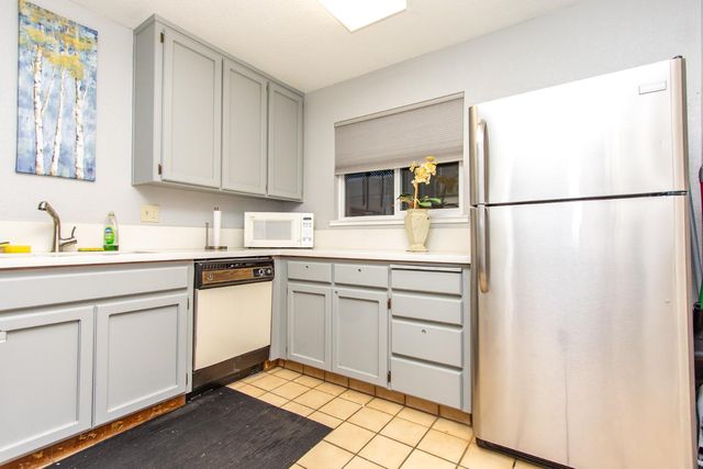 2249 Camborne Dr, Modesto, CA 95356