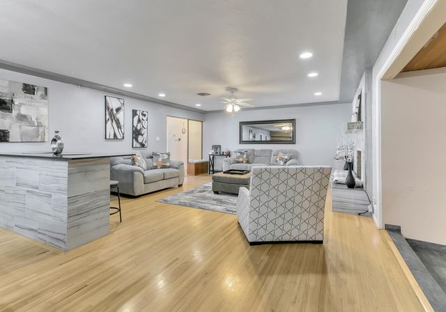 1413 Valencia Drive NE, Albuquerque, NM 87110