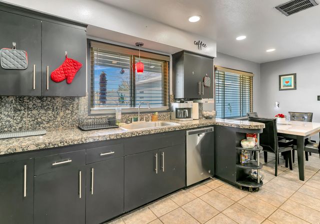 1413 Valencia Drive NE, Albuquerque, NM 87110