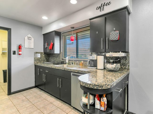 1413 Valencia Drive NE, Albuquerque, NM 87110
