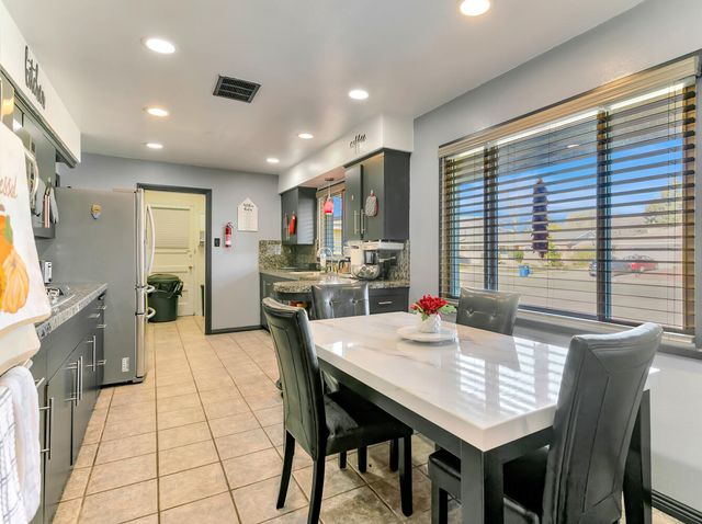 1413 Valencia Drive NE, Albuquerque, NM 87110