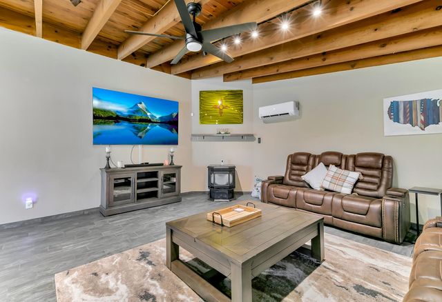 1413 Valencia Drive NE, Albuquerque, NM 87110