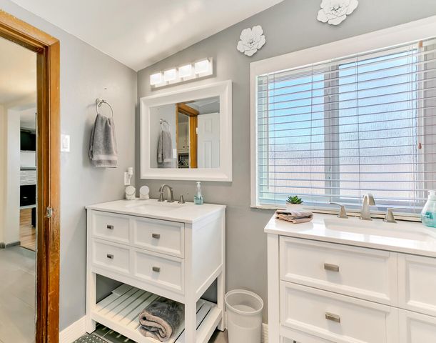 1413 Valencia Drive NE, Albuquerque, NM 87110