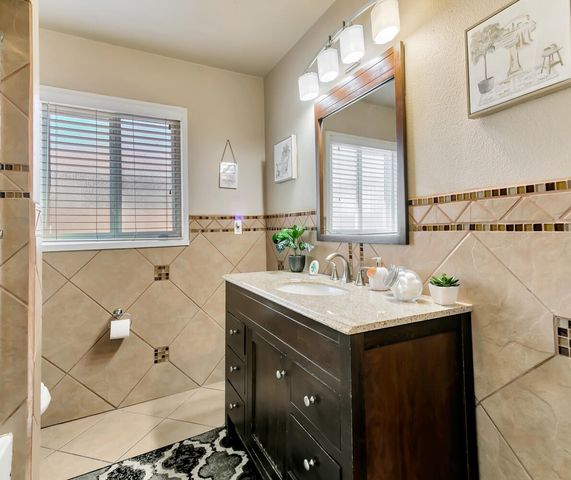 1413 Valencia Drive NE, Albuquerque, NM 87110