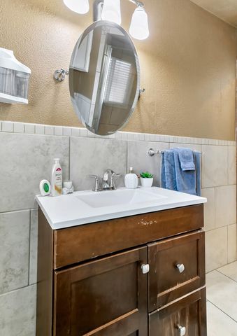 1413 Valencia Drive NE, Albuquerque, NM 87110