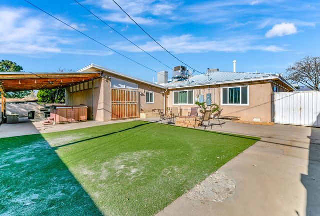 1413 Valencia Drive NE, Albuquerque, NM 87110