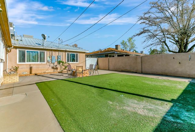 1413 Valencia Drive NE, Albuquerque, NM 87110