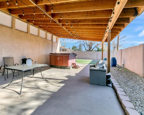 1413 Valencia Drive NE, Albuquerque, NM 87110