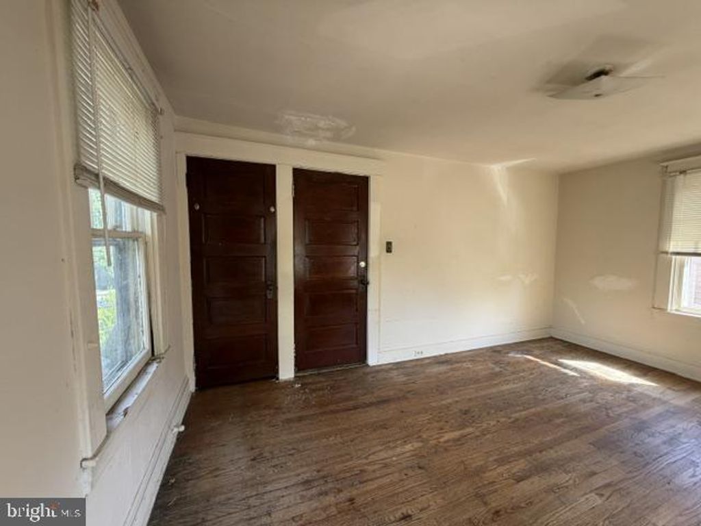 Image 2 of property listing at 40 MUNROE CT, Annapolis, MD 21401