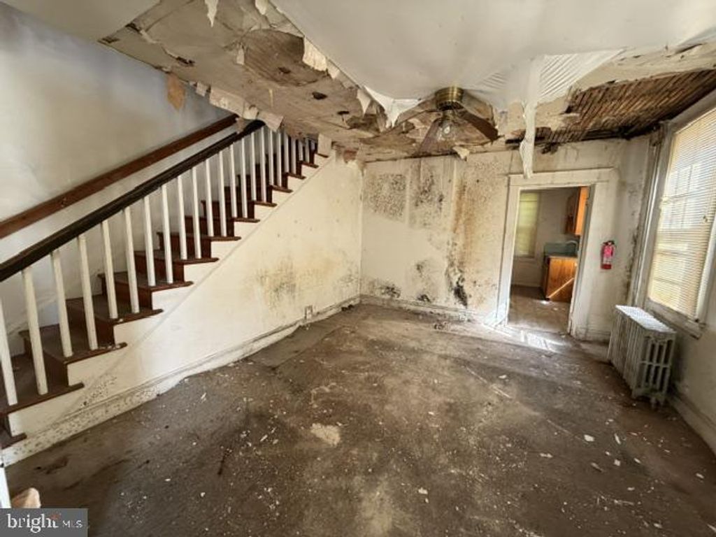 Image 5 of property listing at 40 MUNROE CT, Annapolis, MD 21401