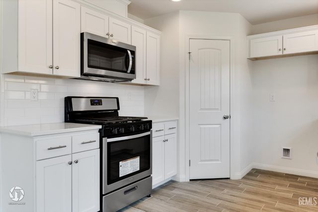 707 Sammy Way, Shafter, CA 93263