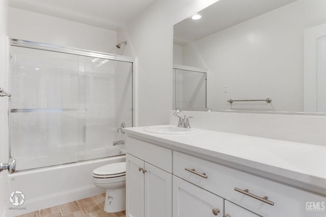 707 Sammy Way, Shafter, CA 93263