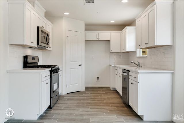 707 Sammy Way, Shafter, CA 93263