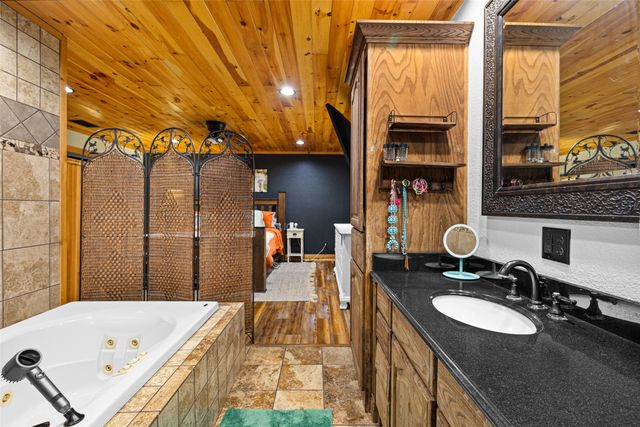113 Dearing Creek Rd, Gladewater, TX 75647