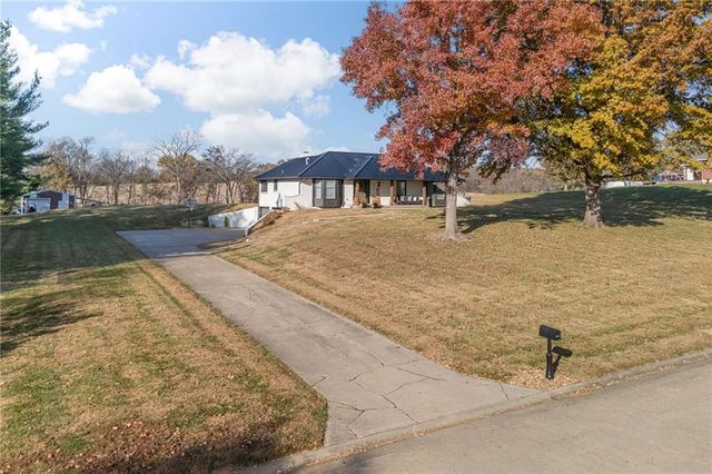 5900 Palomino Drive, St Joseph, MO 64505