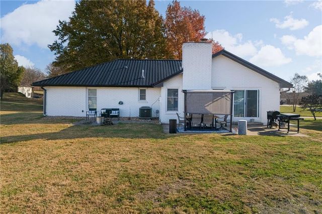 5900 Palomino Drive, St Joseph, MO 64505