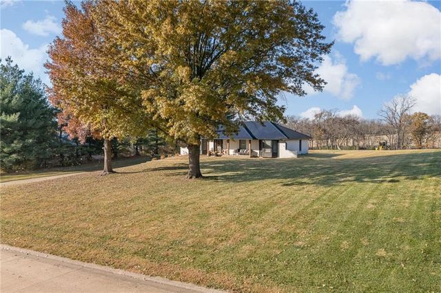 5900 Palomino Drive, St Joseph, MO 64505