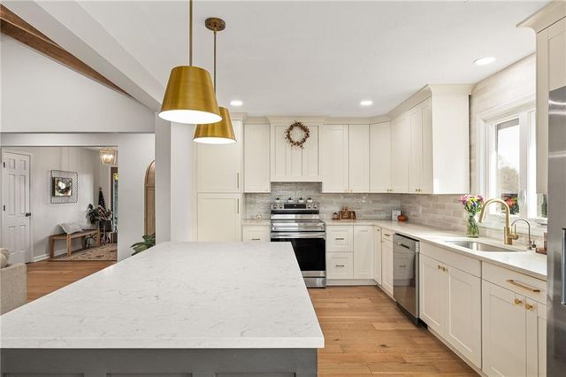 5900 Palomino Drive, St Joseph, MO 64505