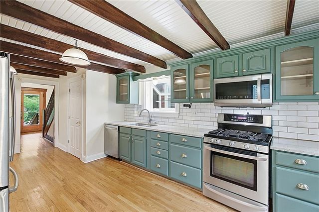 3925 Manheim Road, Kansas City, MO 64110