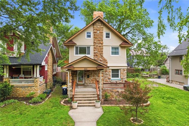 3925 Manheim Road, Kansas City, MO 64110