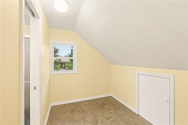 3925 Manheim Road, Kansas City, MO 64110