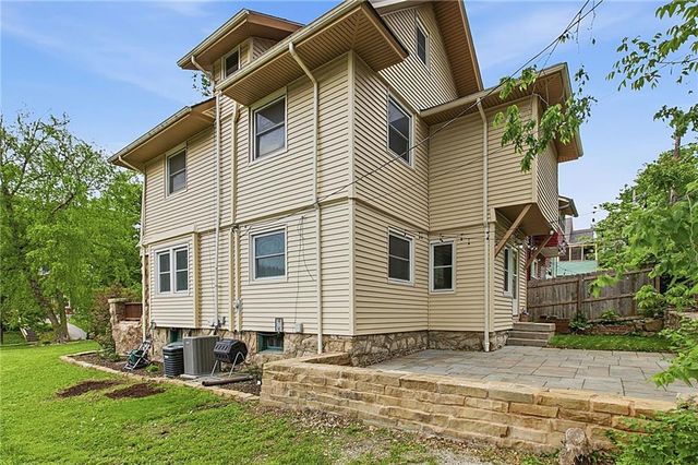 3925 Manheim Road, Kansas City, MO 64110