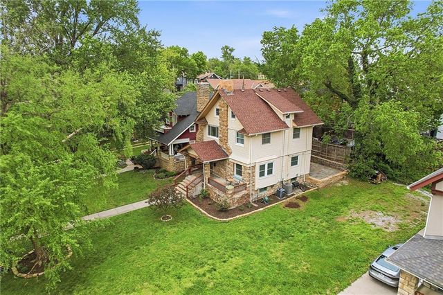 3925 Manheim Road, Kansas City, MO 64110