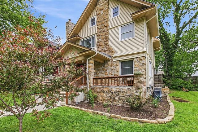 3925 Manheim Road, Kansas City, MO 64110