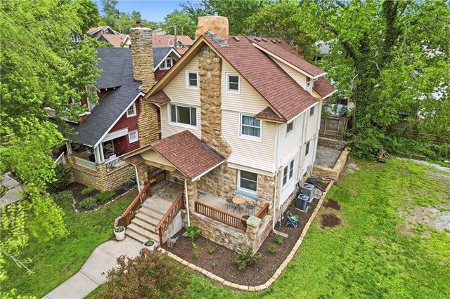 3925 Manheim Road, Kansas City, MO 64110