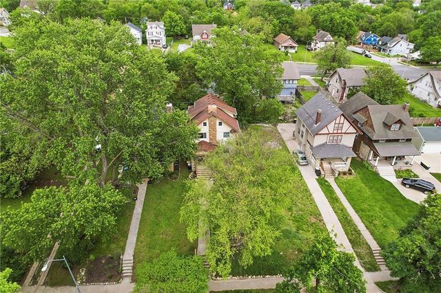 3925 Manheim Road, Kansas City, MO 64110