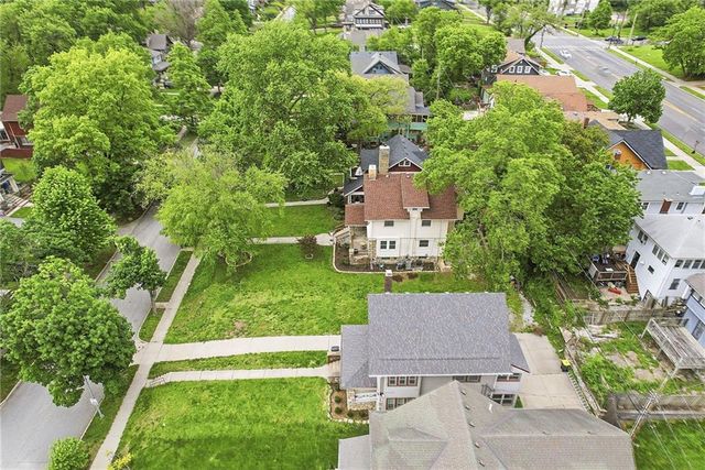 3925 Manheim Road, Kansas City, MO 64110